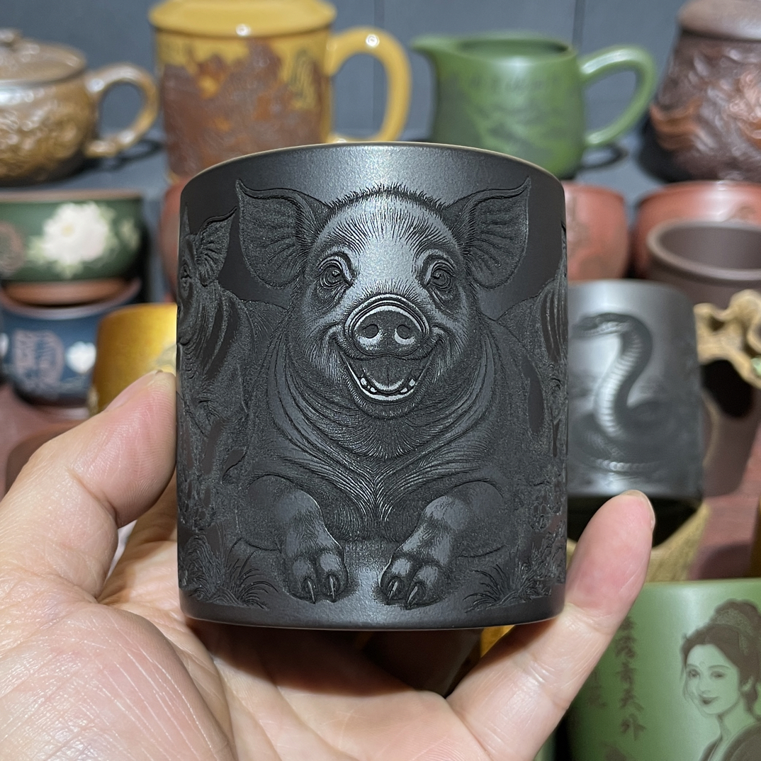 原矿石黄刻绘生肖猪紫砂主人杯180CC纯手工直筒杯大容量小猪茶杯