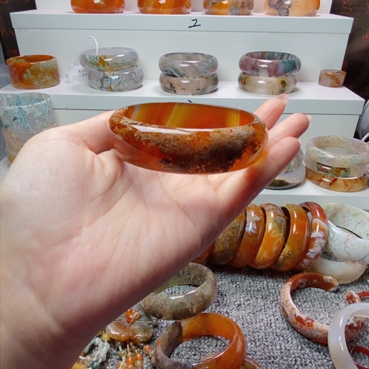 玛瑙/玉髓手镯未镶嵌仙*