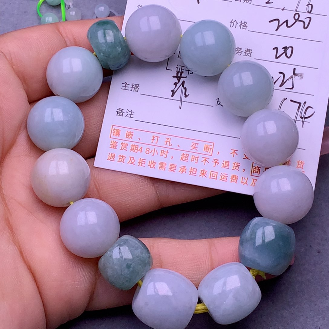 翡翠挂件未镶嵌景*言