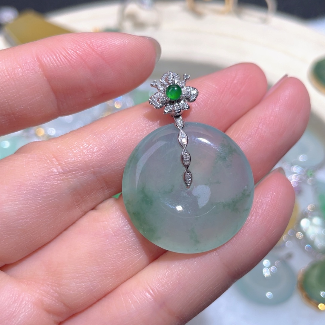 翡翠颈饰18K金镶嵌翡翠