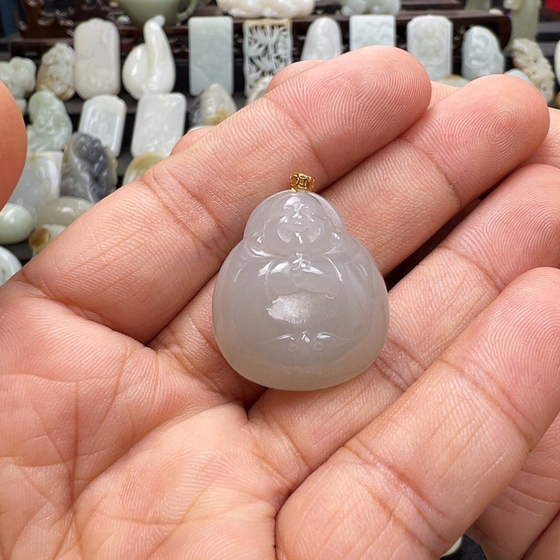 守****和田玉18K金镶嵌颈饰