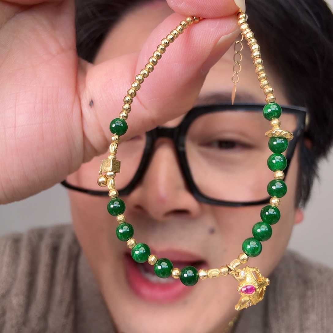 翡翠18K金镶嵌颈饰一件