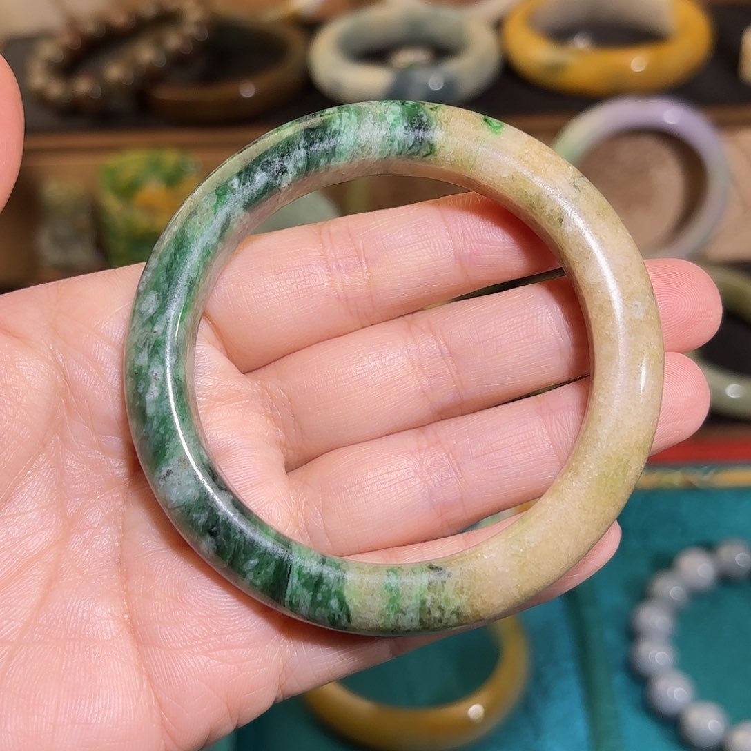 翡翠手镯未镶嵌半山水，腾冲老料