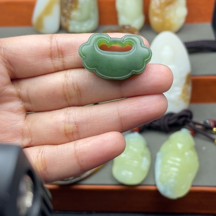 和田玉未镶嵌挂件