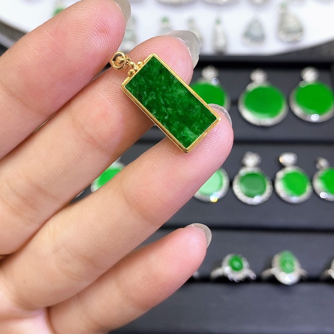 翡翠18K金镶嵌吊坠(不含链)