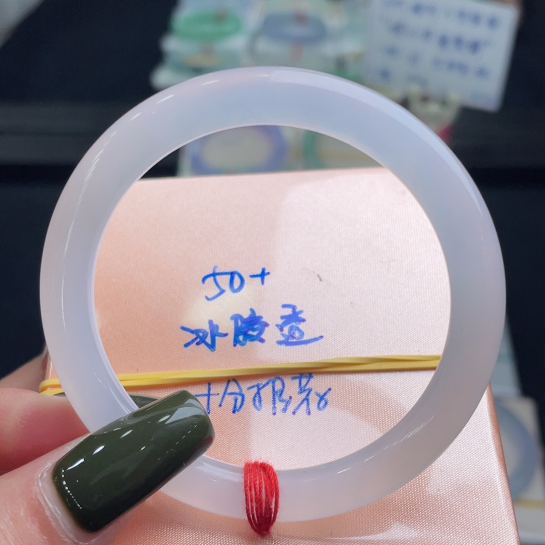 翡翠手镯未镶嵌翡翠手镯