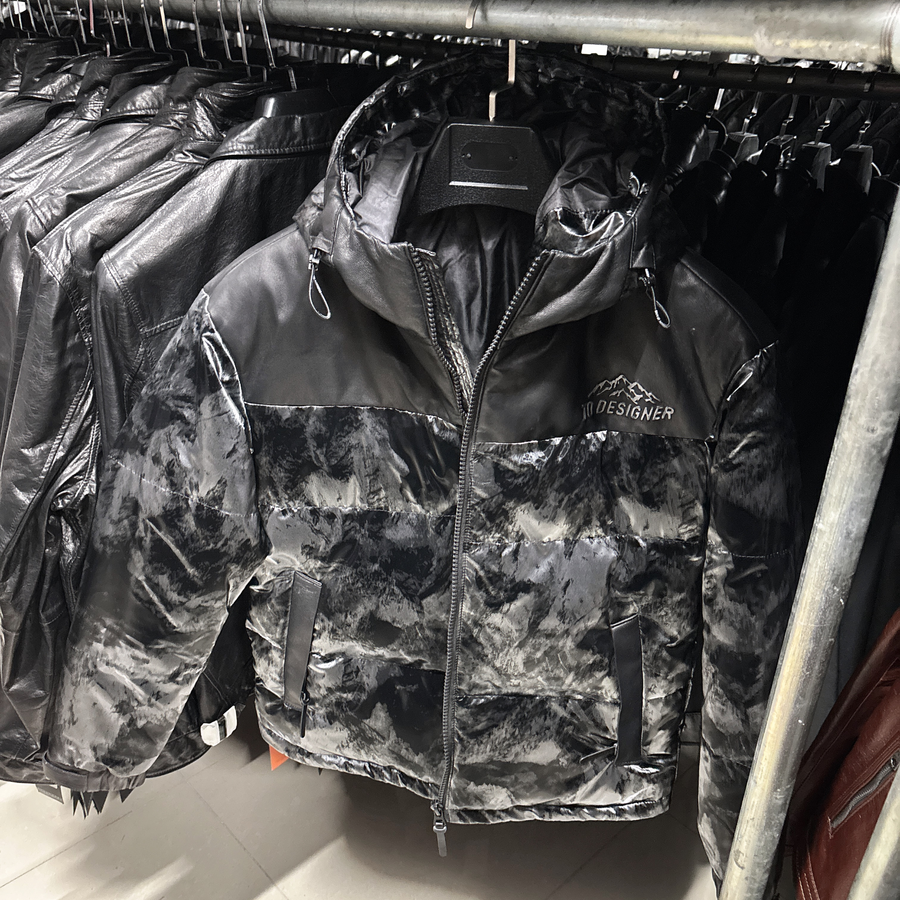 皮配布鹅绒面包服 新款加厚皮配布保暖休闲防风连帽百搭男士外套