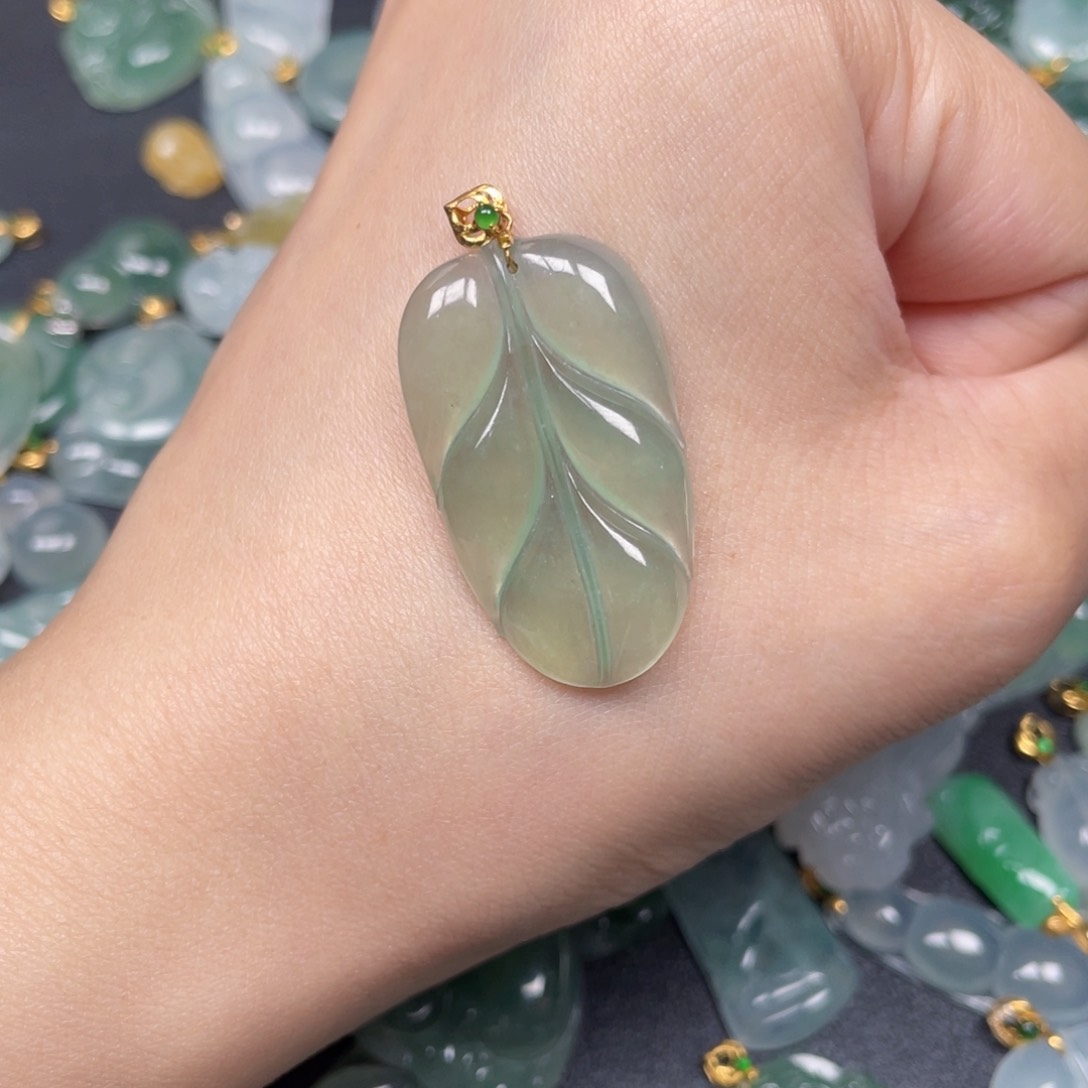 翡翠颈饰18K金镶嵌翡翠