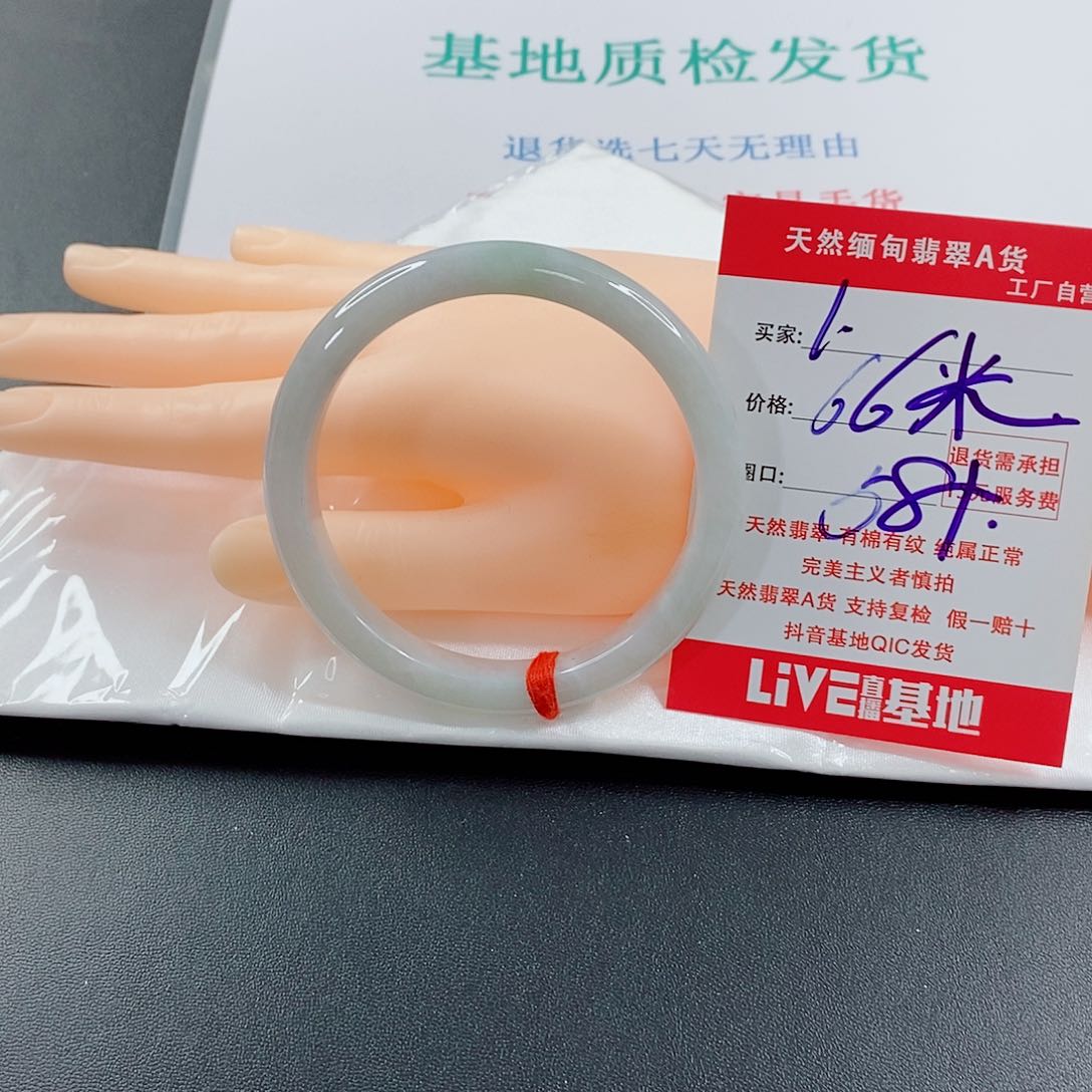 翡翠手镯未镶嵌天然的1