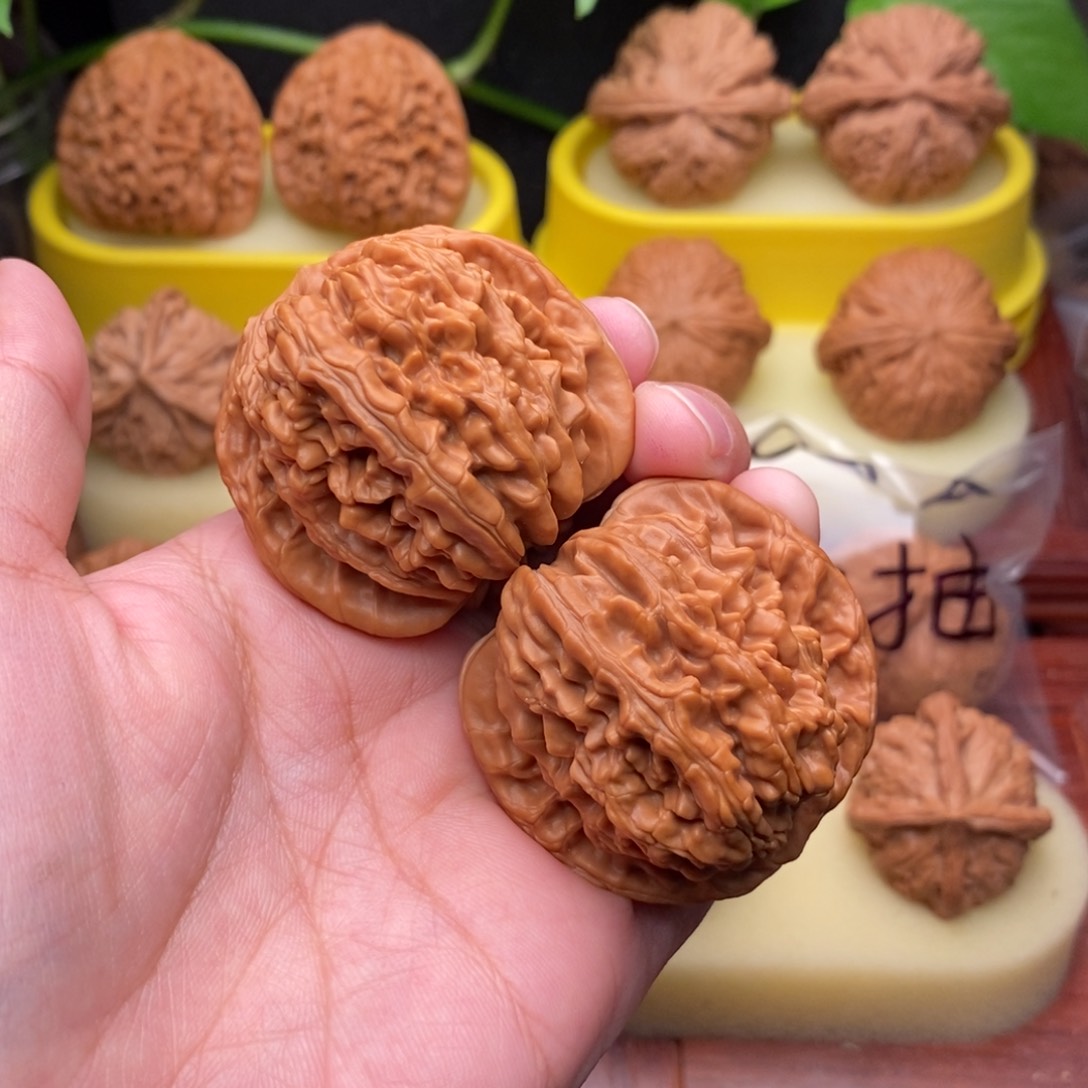 把件文玩核桃43老树红皮四座楼“大漏”