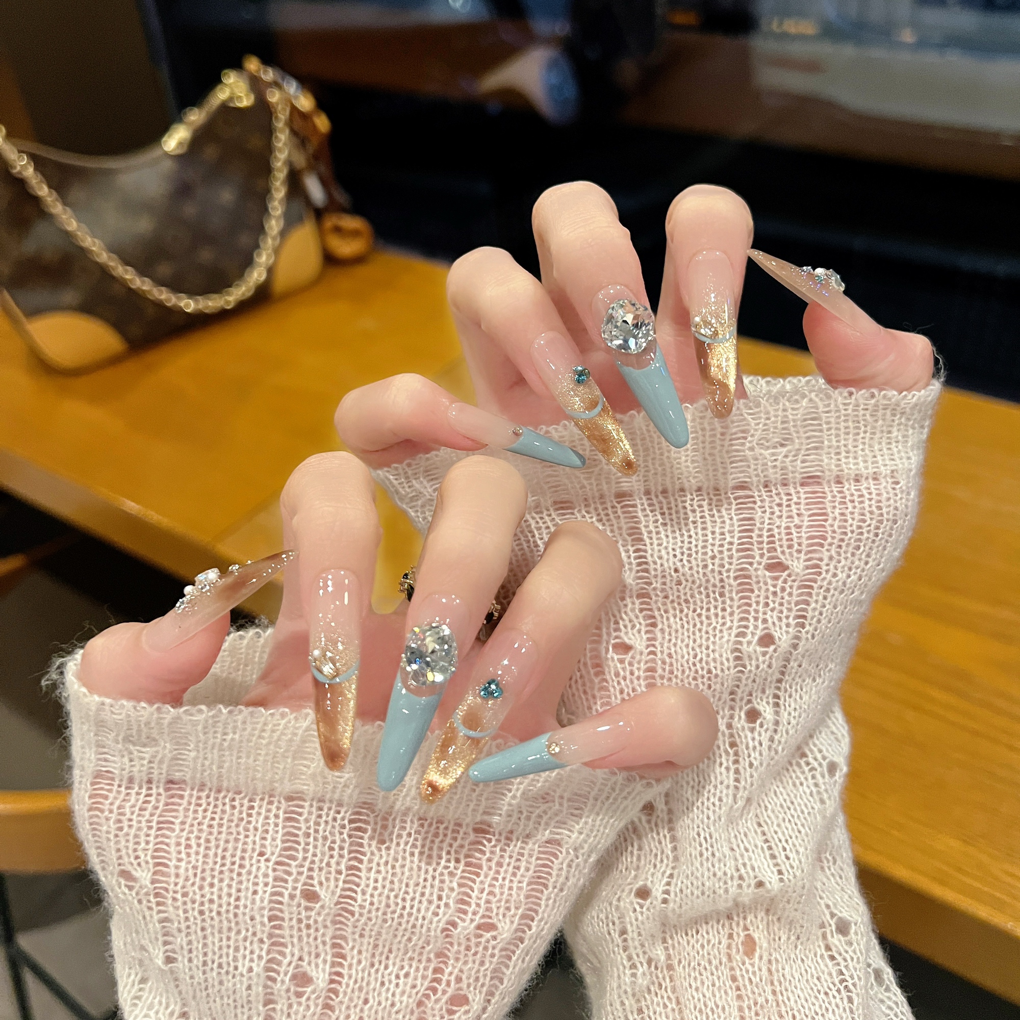 ChicNook·【雾蓝琥珀】原创设计 | 秋日爆闪琥珀雾霾蓝法式穿戴甲