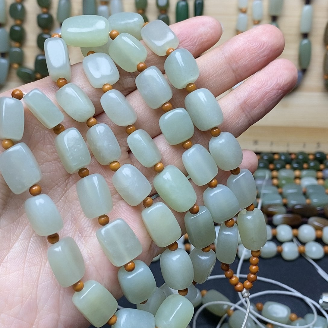 和田玉颈饰未镶嵌萨***阳