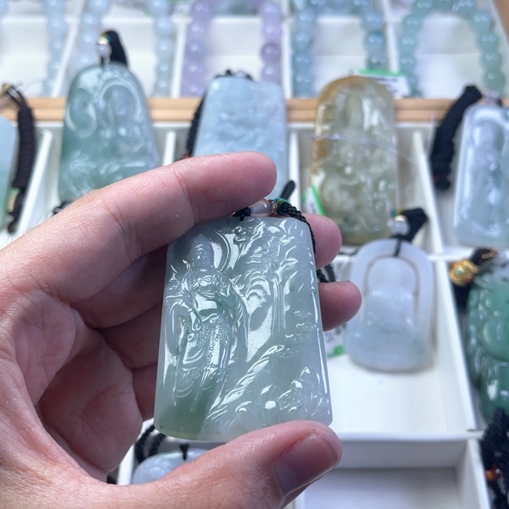 小***哥翡翠未镶嵌颈饰196