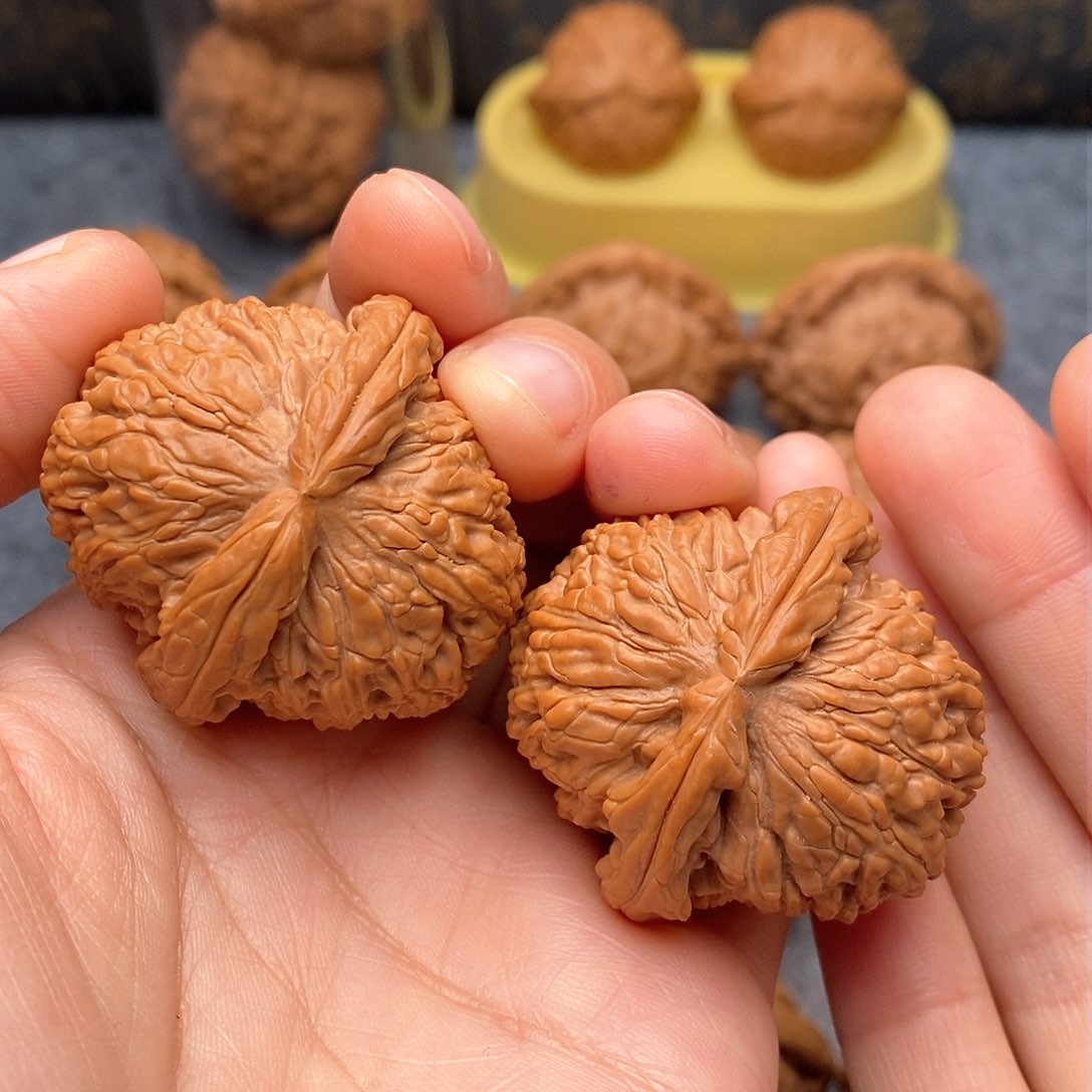 文玩核桃把件包*老树球白狮子39尺全品