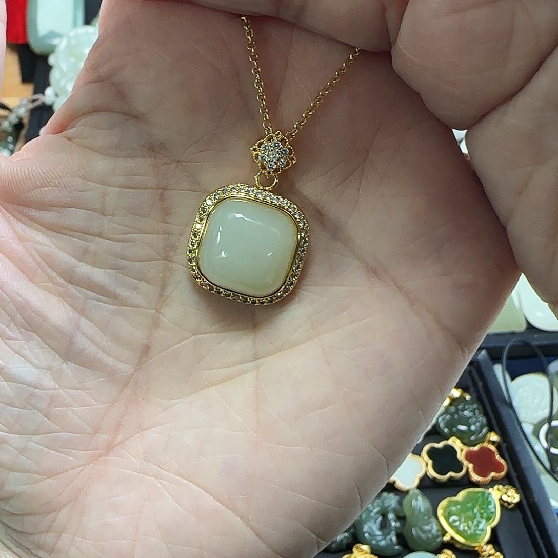 吊坠(赠链)银S925镶嵌和田玉小**饱