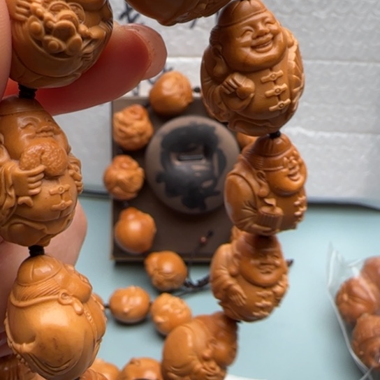 桃核吊坠橄榄雕工艺品