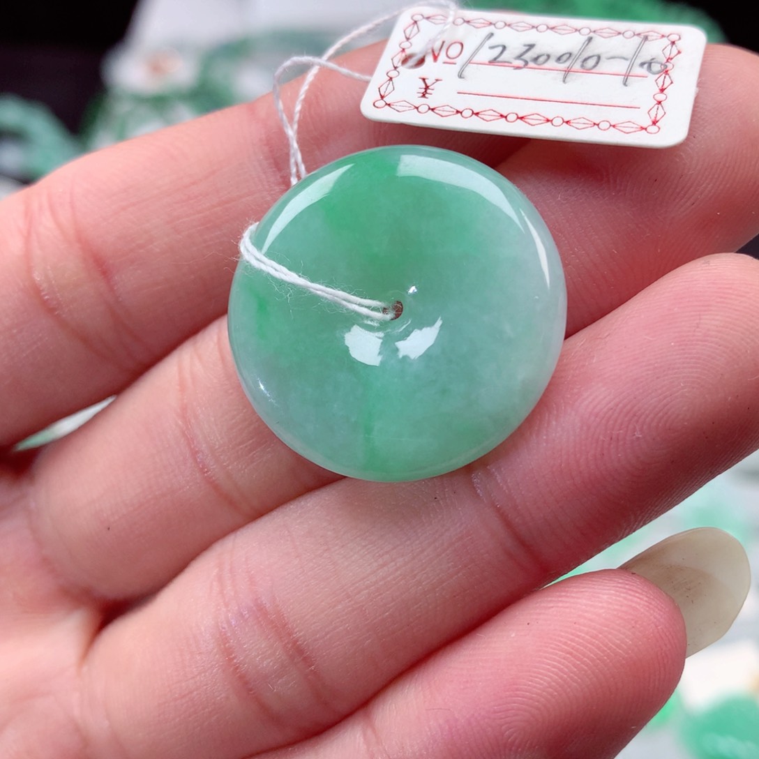 翡翠颈饰未镶嵌翡翠吊坠