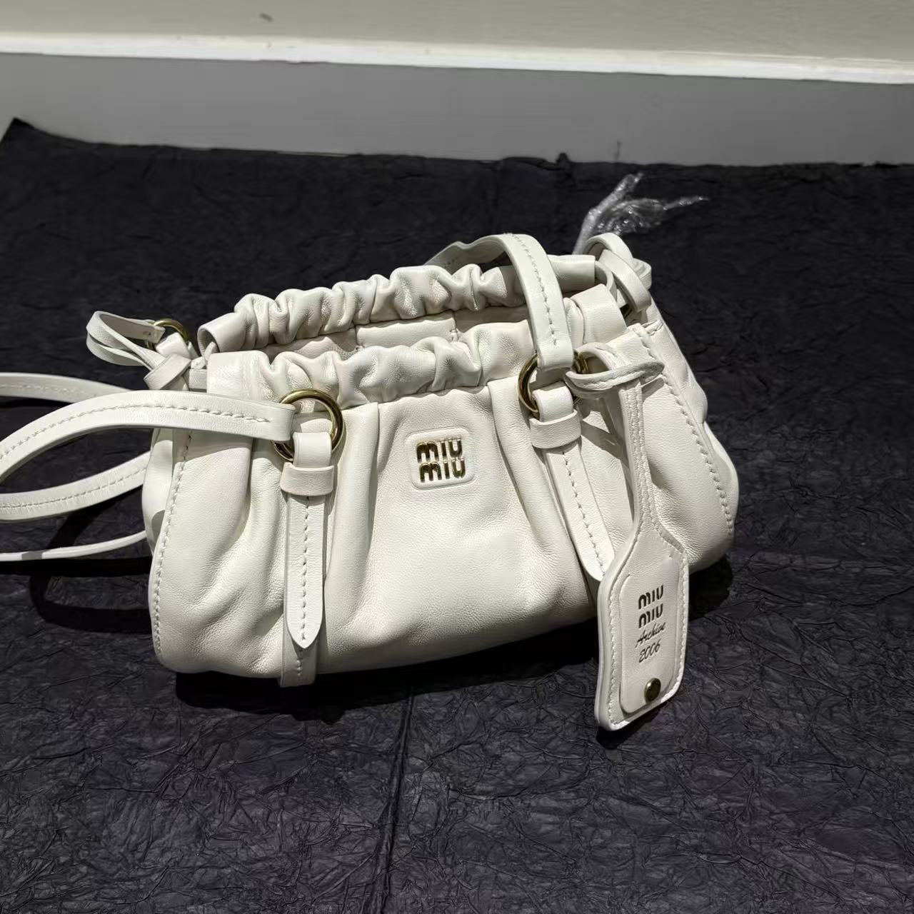 95新 MIU MIU/缪缪 白色腋下包车缝线手提包