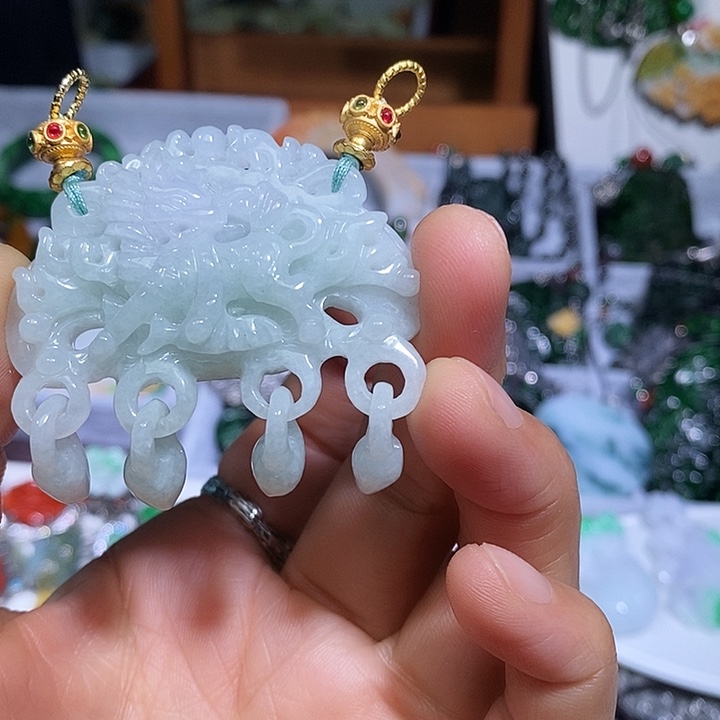 翡翠未镶嵌吊坠(赠链)