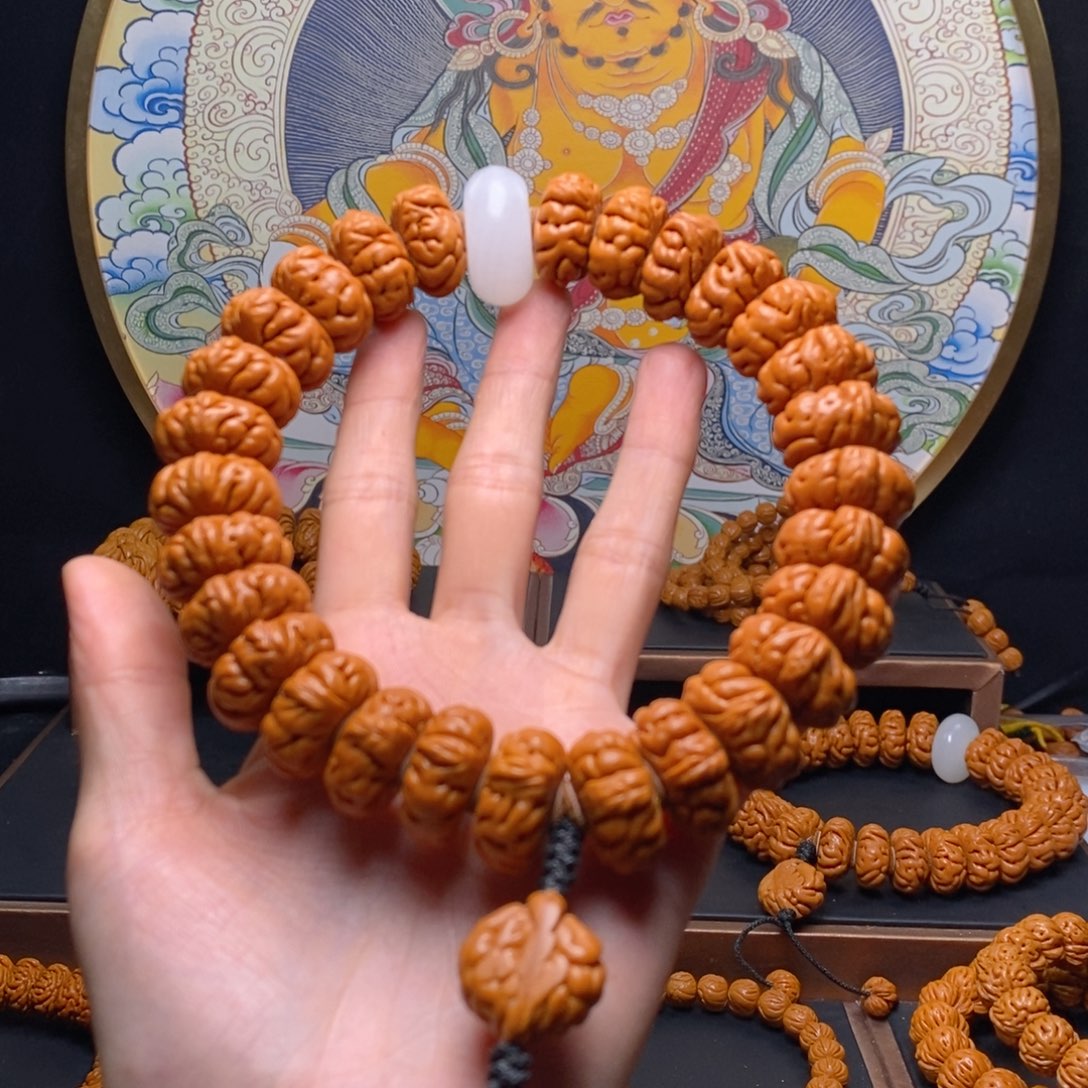 手串桃核龙纹桃核白玉龙