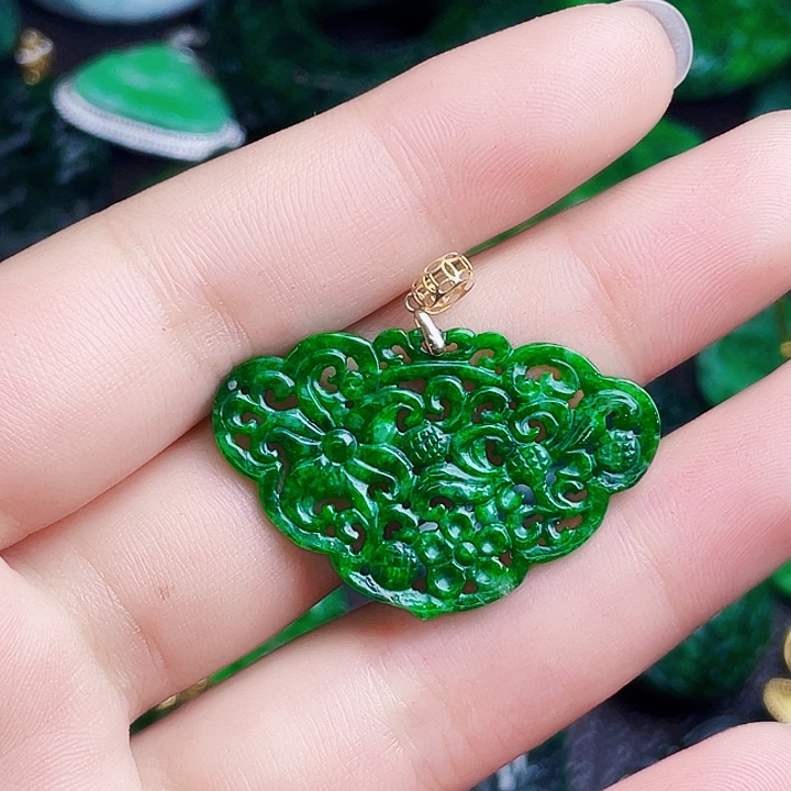 翡翠18K金镶嵌颈饰多样性