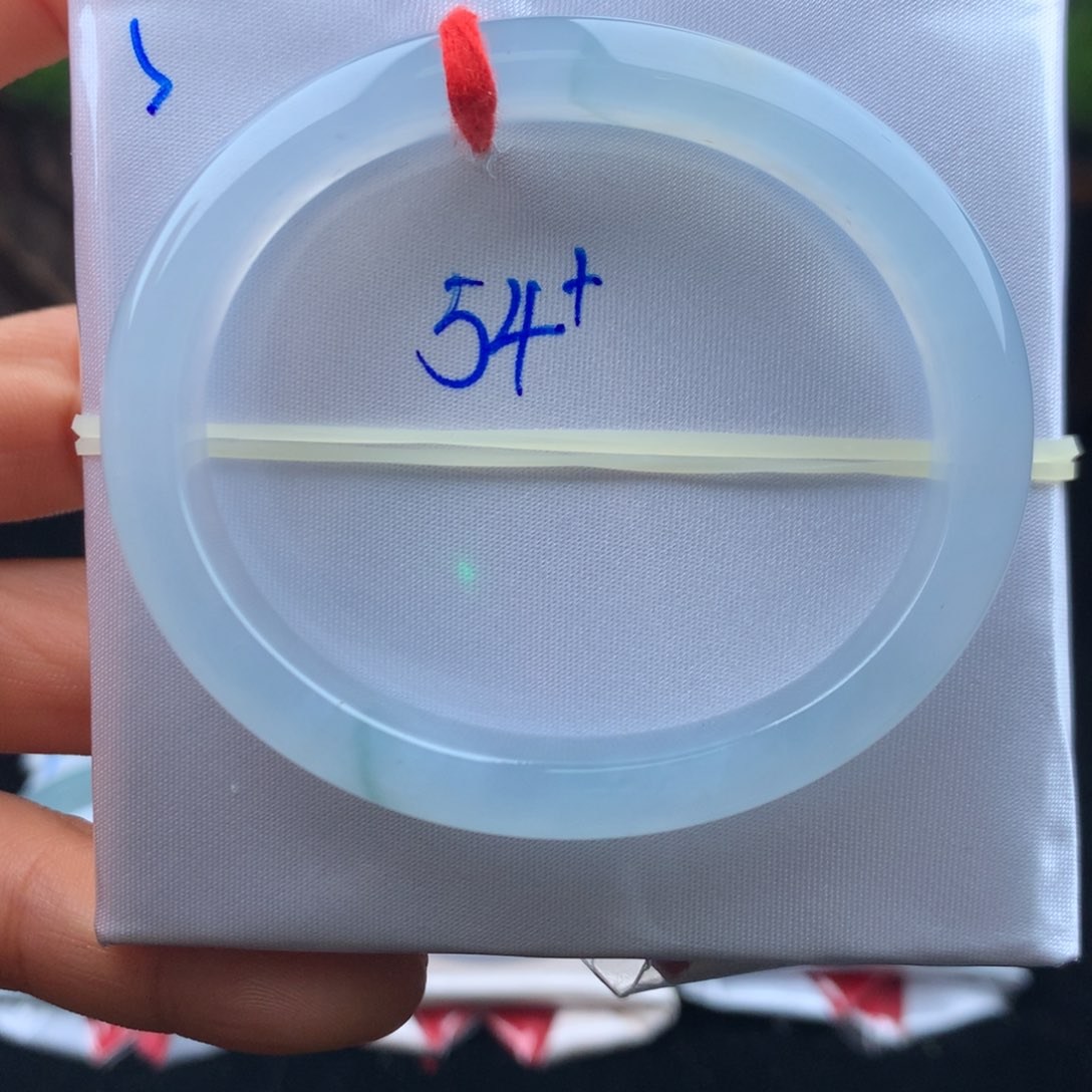 翡翠手镯未镶嵌手镯