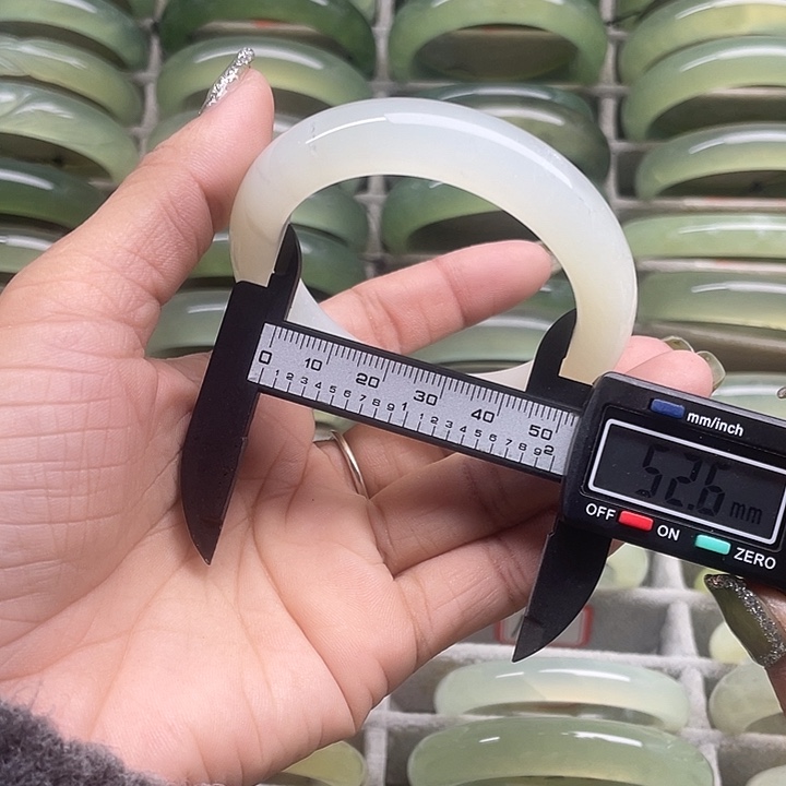 蛇纹石玉未镶嵌手镯103