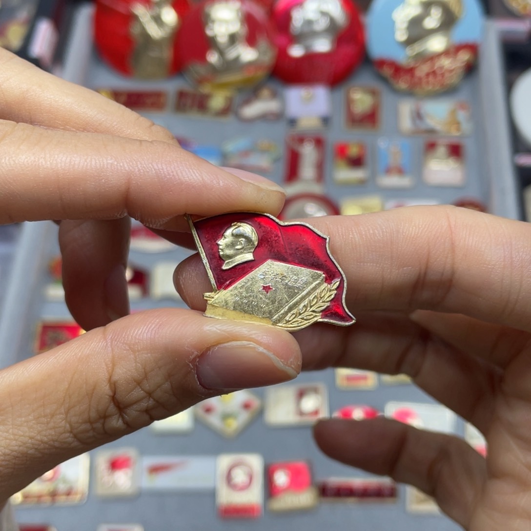 铝红色收藏佳品小彩章