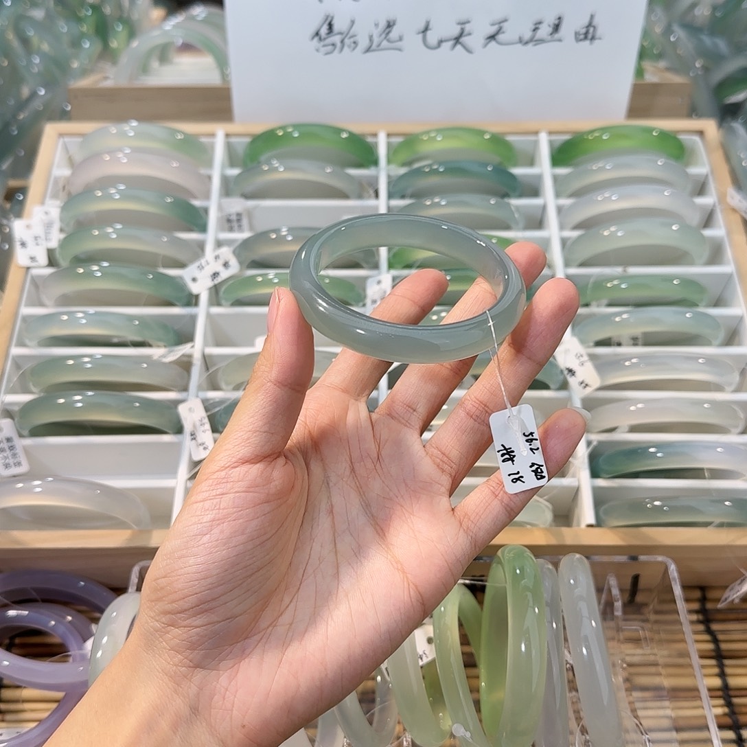 玛瑙/玉髓未镶嵌手镯圈口56.2