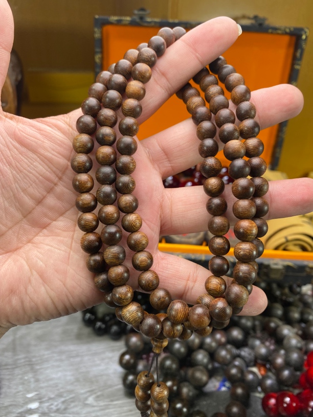 海南莺歌绿奇楠1.1×108颗九九沉+高端红木礼盒