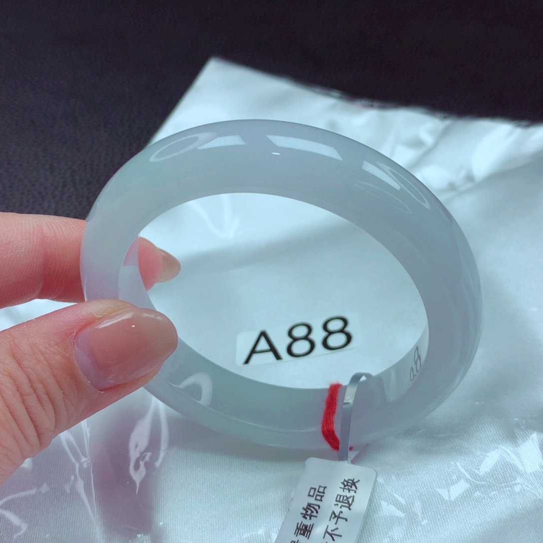 翡翠手镯未镶嵌手镯88