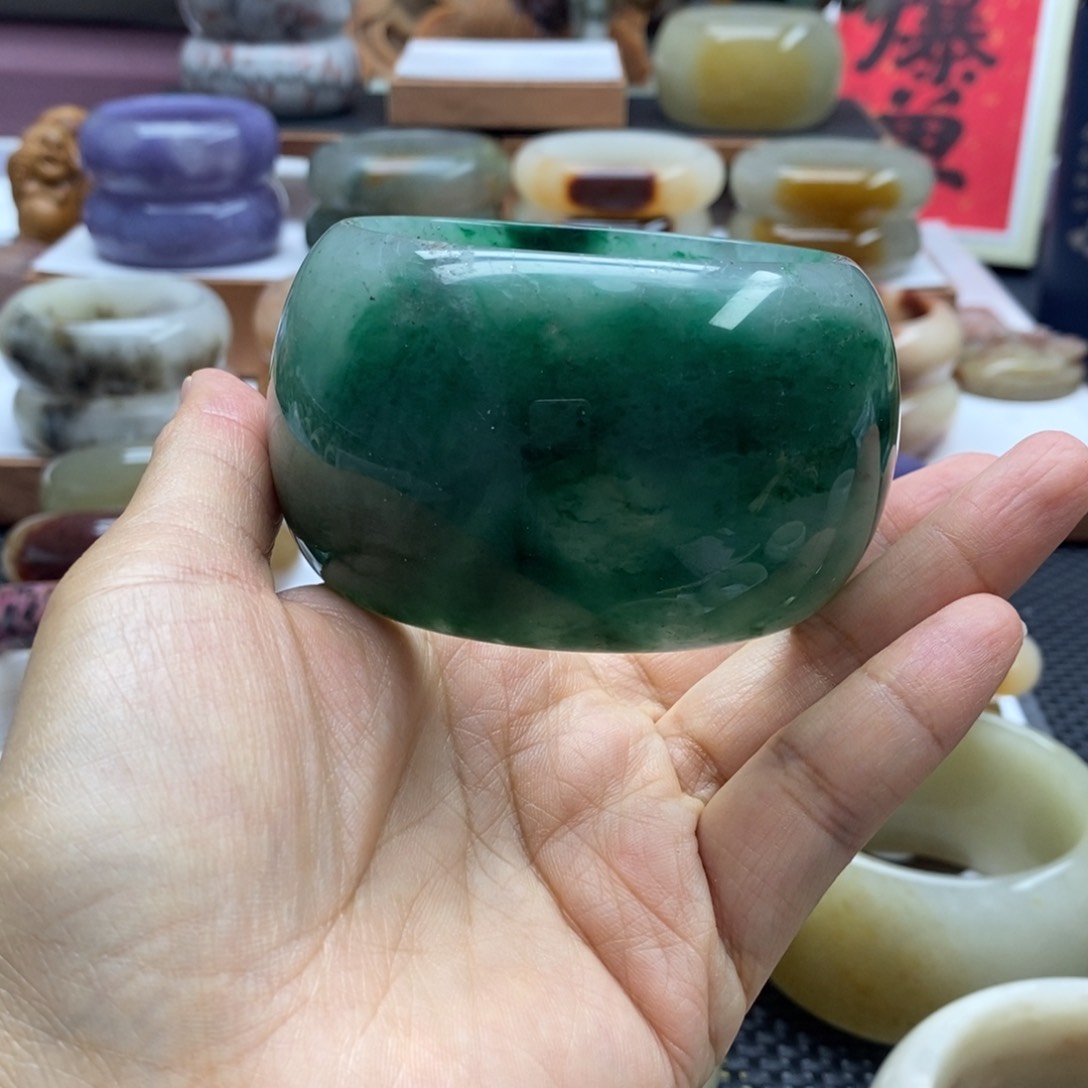 哎***！石英岩玉手镯未镶嵌