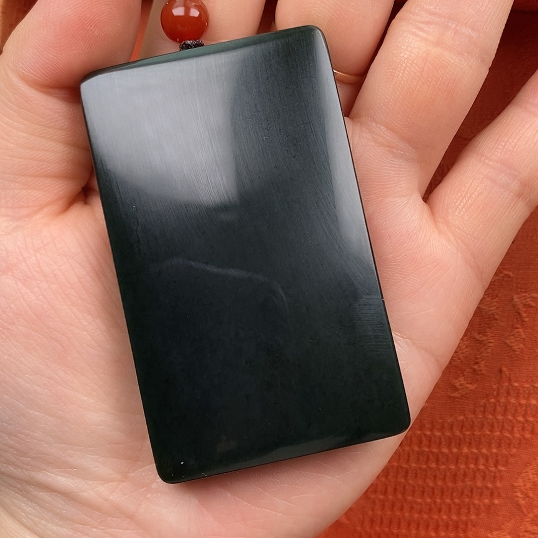 和田玉未镶嵌挂件那**嘛