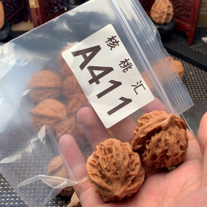 文玩核桃吊坠大龙