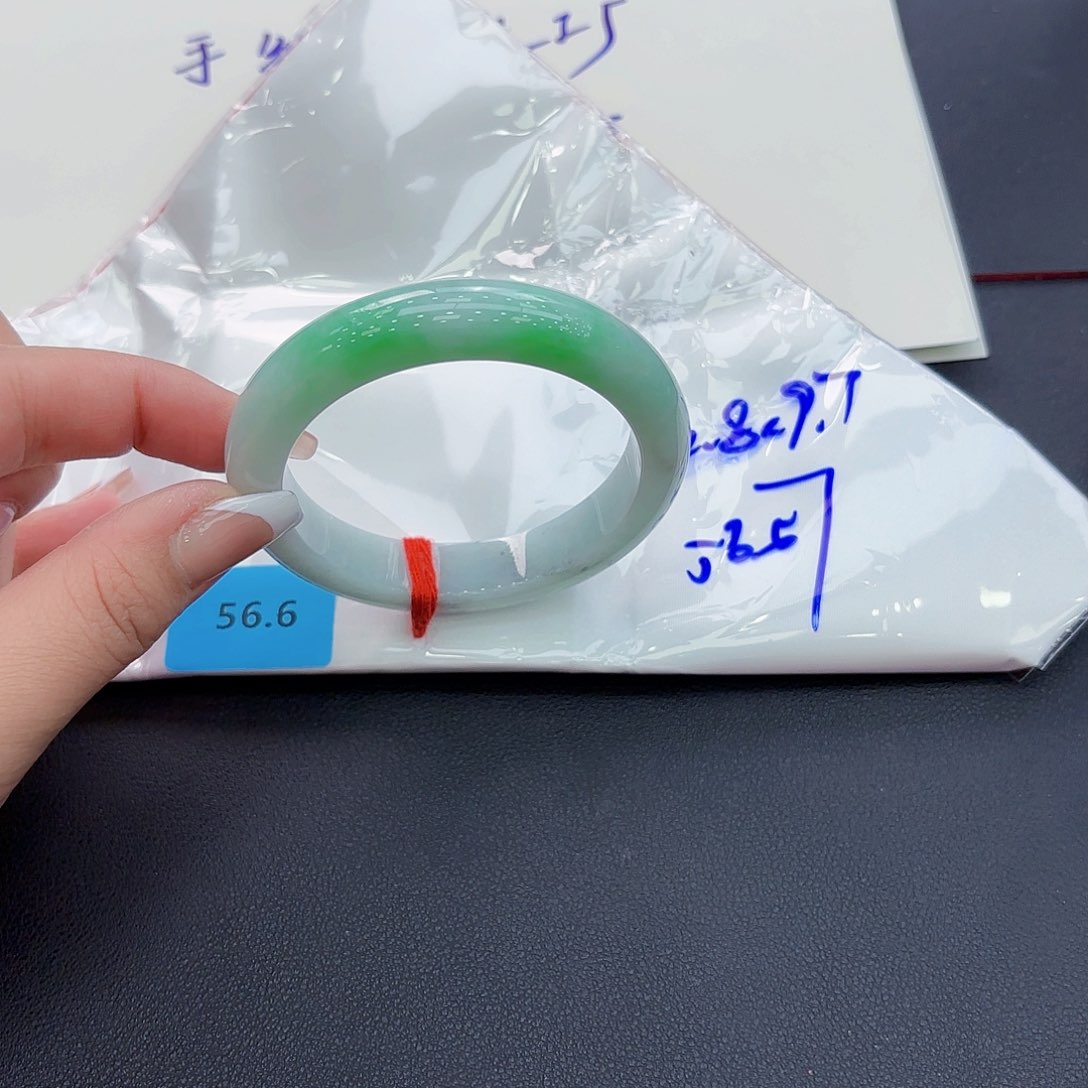 翡翠手镯未镶嵌手镯