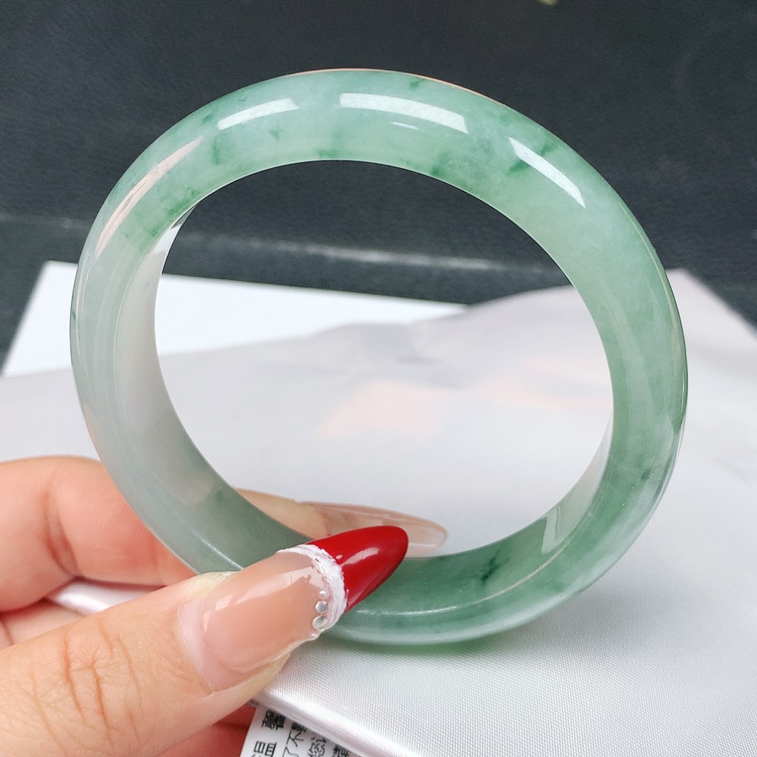 翡翠手镯未镶嵌58圈