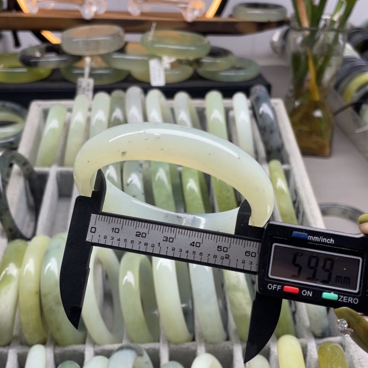 蛇纹石玉手镯未镶嵌259