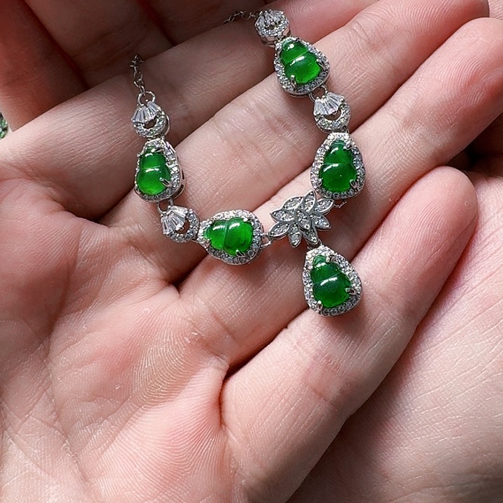 翡翠颈饰未镶嵌天然A货翡翠放漏