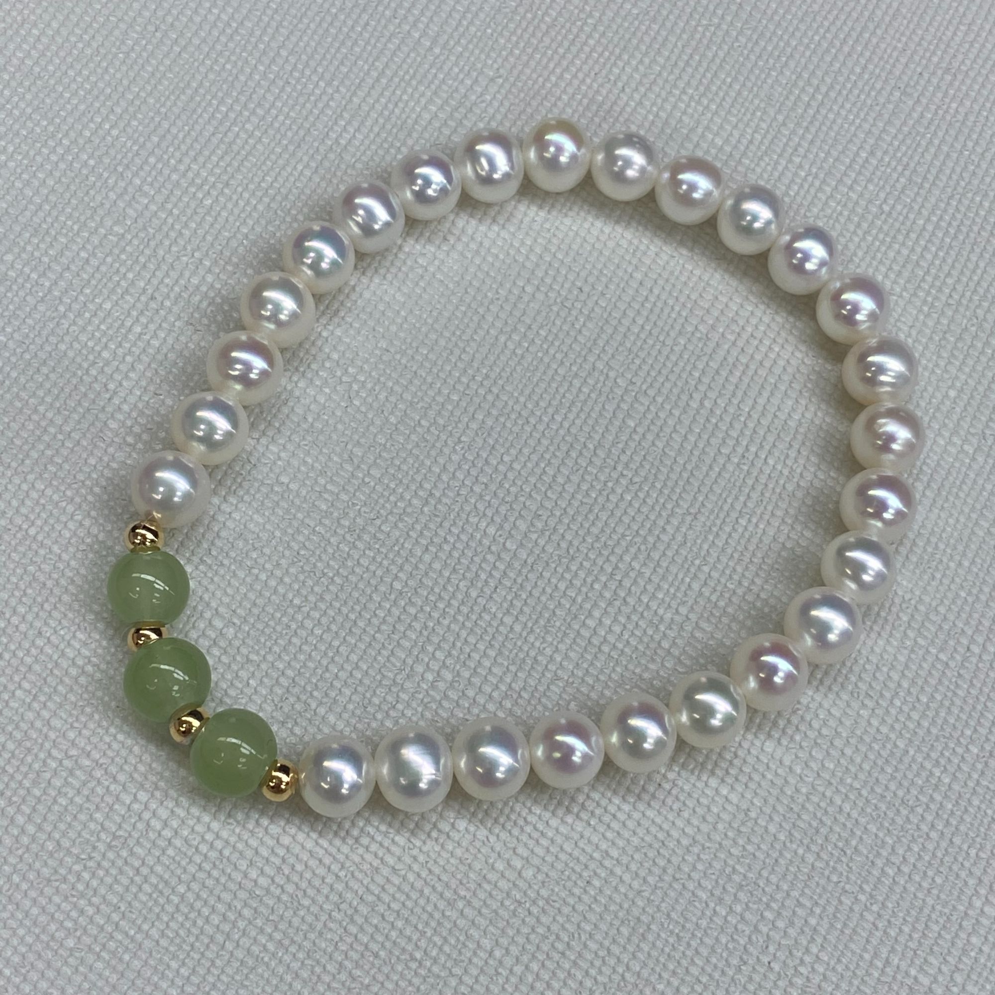 喜珠阁【半山水】淡水无核极光珍珠5-5.5mm弹力绳手链S925银豆豆