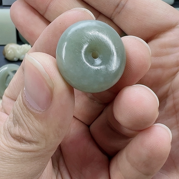 和田玉吊坠未镶嵌