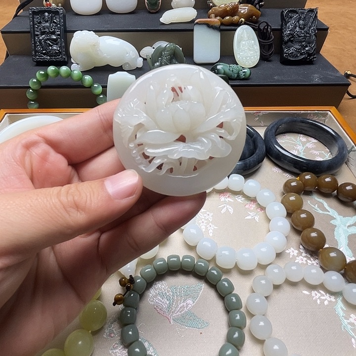 吊坠(赠链)未镶嵌和田玉