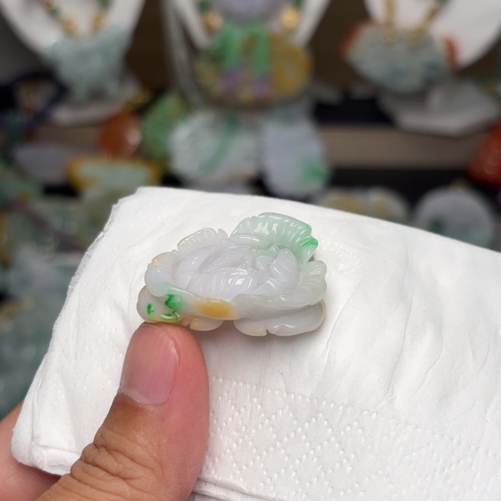 翡翠未镶嵌颈饰吊坠