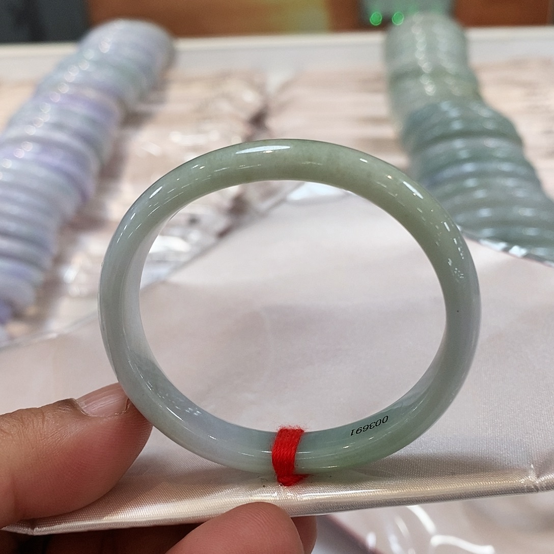 翡翠未镶嵌手镯贵妃