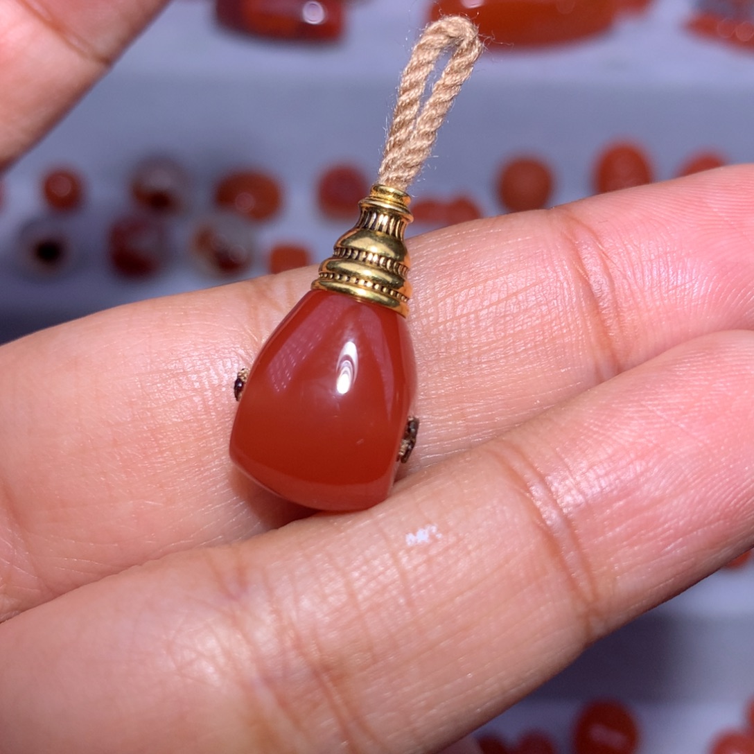 十***粥南红玛瑙18K金镶嵌三通玫瑰红 微纹