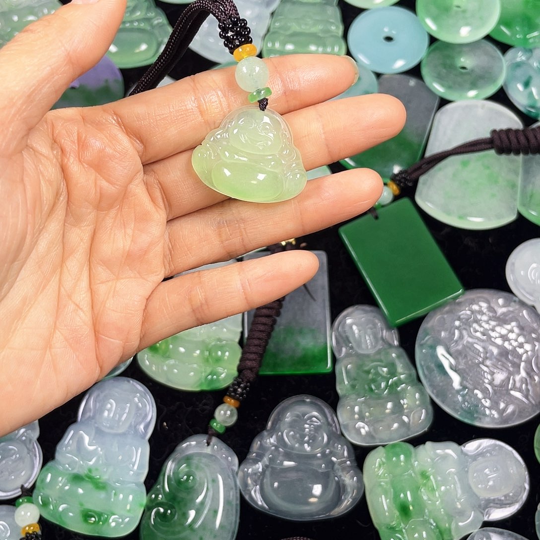 翡翠未镶嵌颈饰吊坠