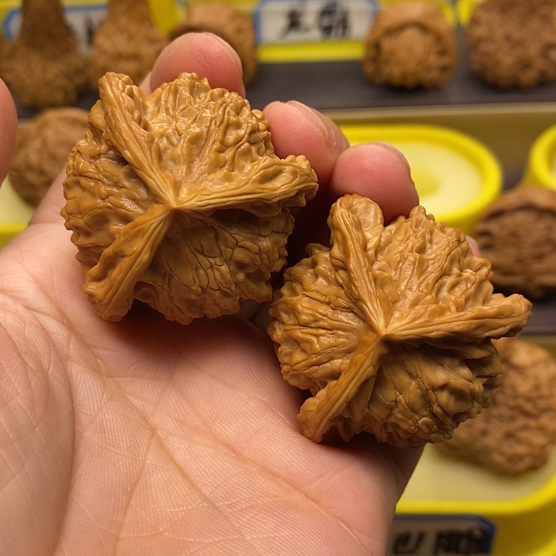 文玩核桃吊坠三棱