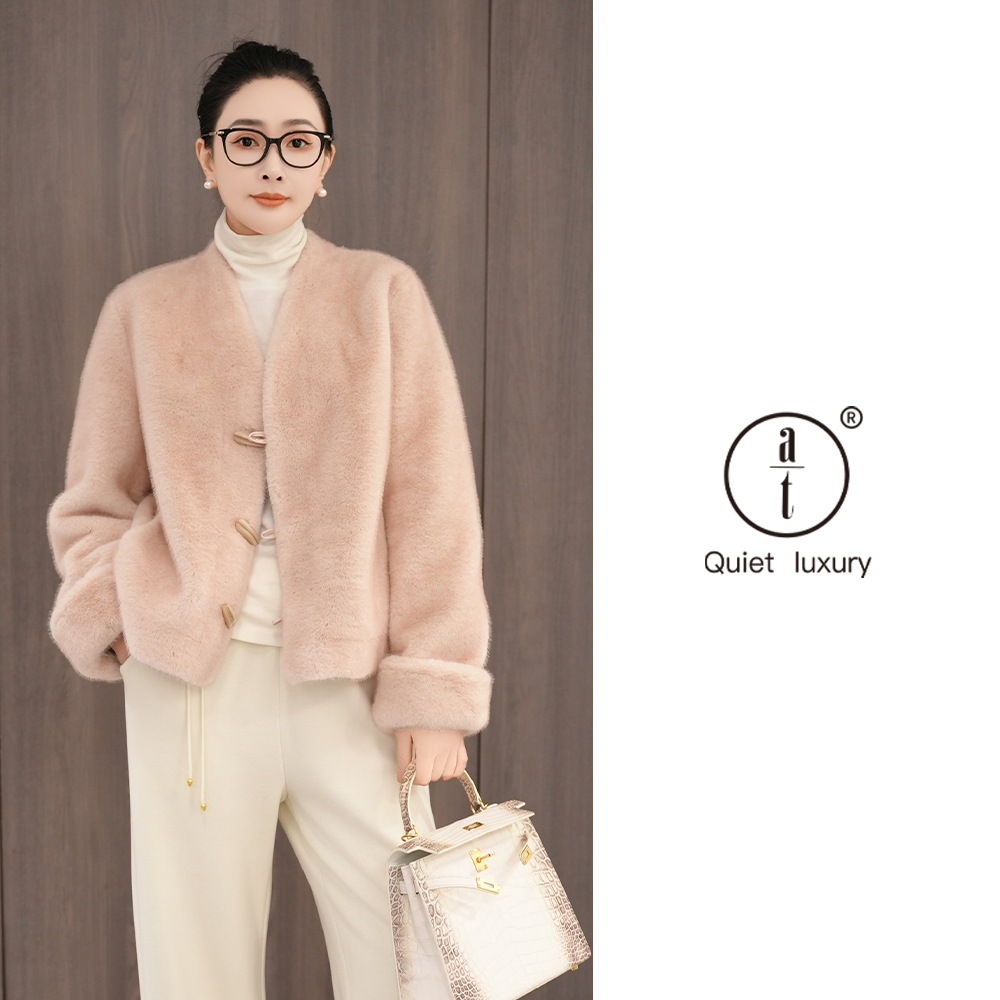 AT-优雅时尚V领翻袖牛角扣短款外套-ZDK256412