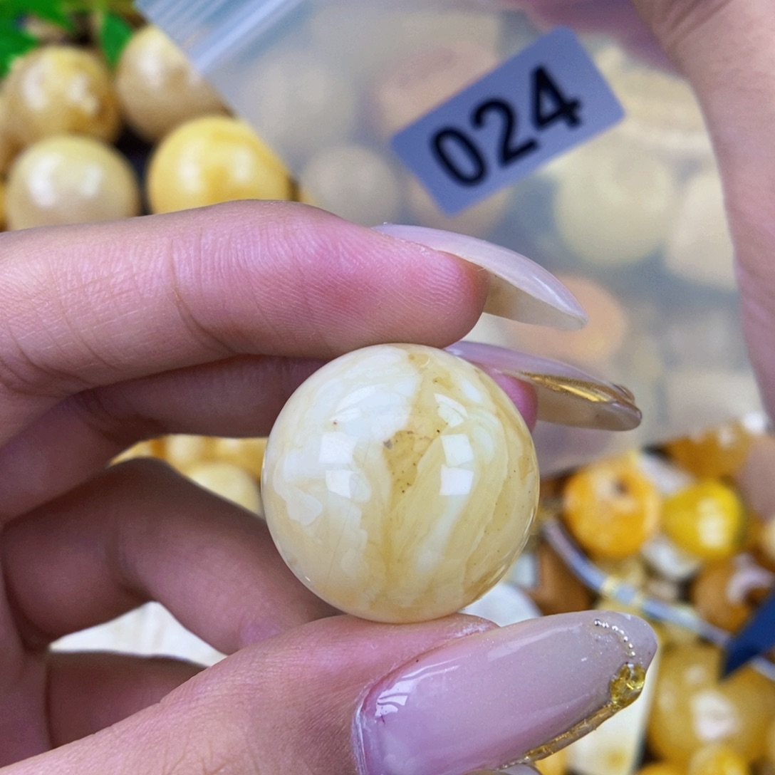 琥珀未镶嵌珠宝奇石22.7 粉