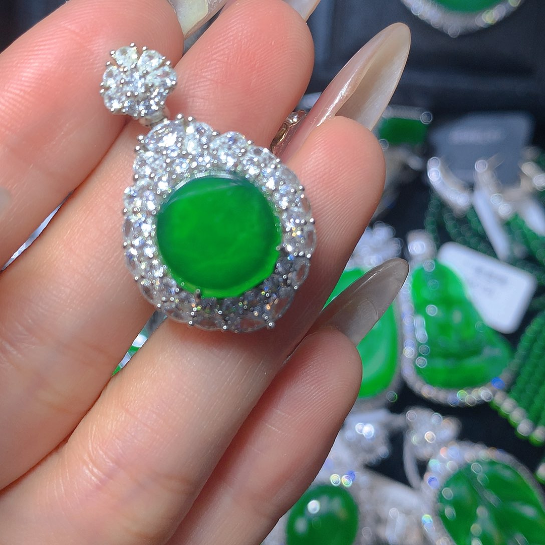 翡翠颈饰银S925镶嵌翡翠