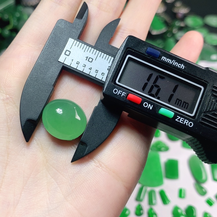 翡翠未镶嵌颈饰16.1*14.3*7.5